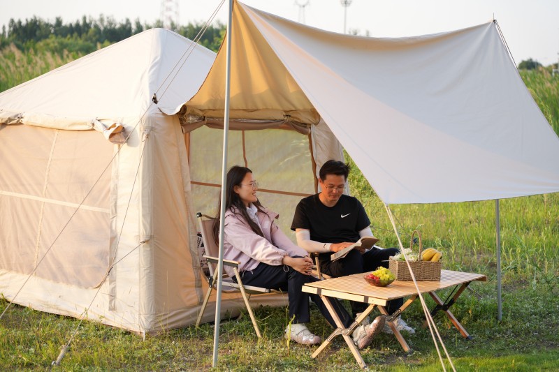 Tent with sidewalls 191